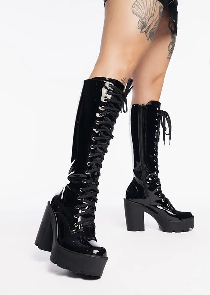 bota_vegana_cano_alto_kali_verniz_b_0-1.jpg Bota Vegana Cano Alto Kali Verniz - Imagem 1