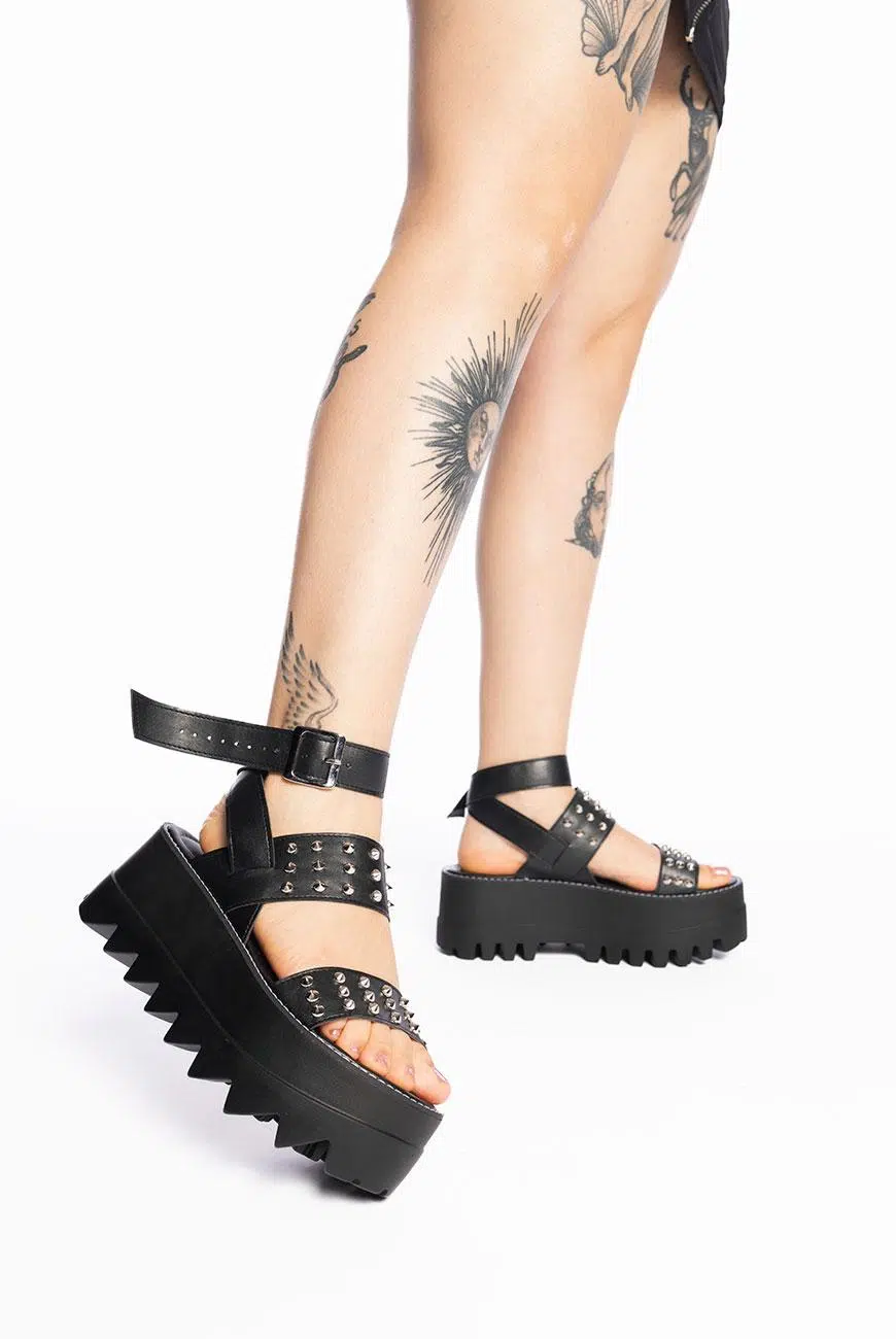 sandalia_plataforma_nyx_spikes_00-2.jpg Sandália Plataforma Nyx Spikes - Imagem 1