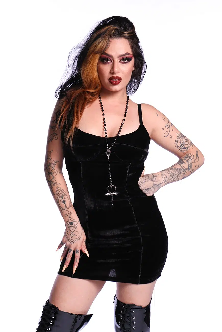 vestido-bloodlines-veludo-preto-00-1.jpg Vestido Bloodlines Veludo Preto - Imagem 1