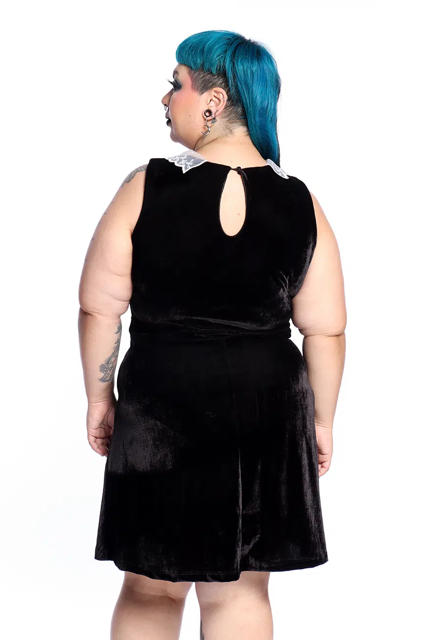 Vestido Veludo Preto Gola Weird - Imagem 9