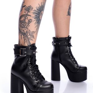 Bota Coturno Spikes Rebel Queen