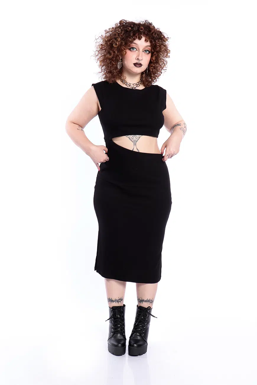 vestido-canelado-preto-recortes-slasher-00 Vestido Canelado Preto Recortes Slasher - Imagem 1