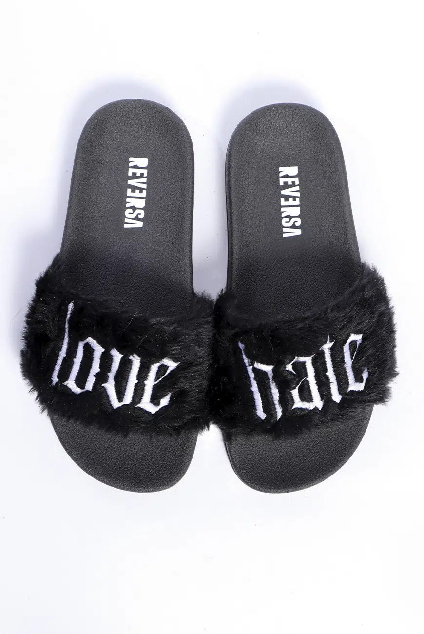 chinelo-pelucia-preto-love-hate-00 Chinelo Pelúcia Preto Love Hate - Imagem 1
