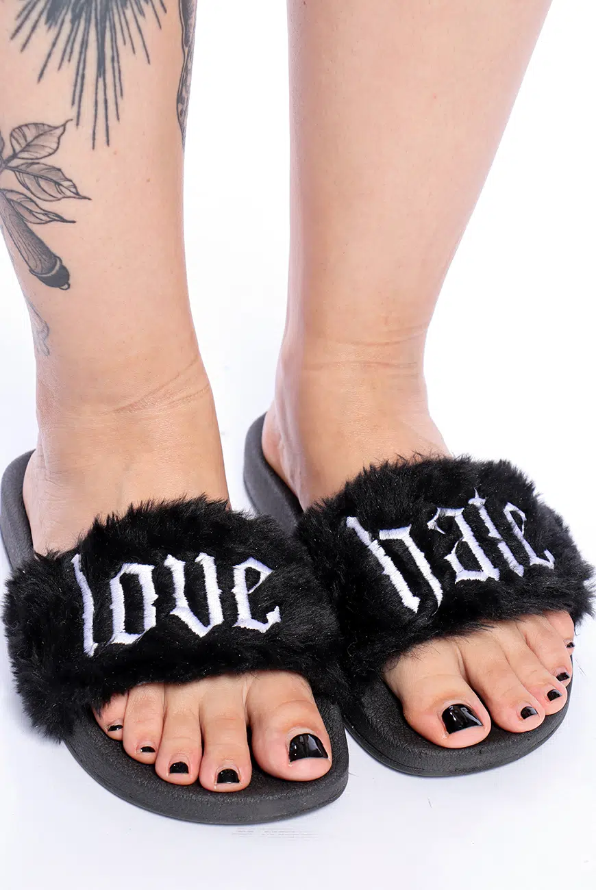 Chinelo Pelúcia Preto Love Hate - Imagem 6
