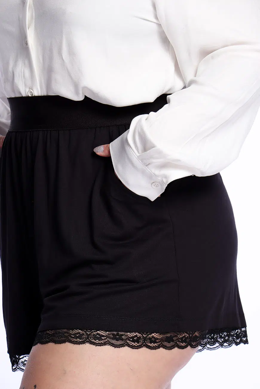 Shorts Preto Renda Aura - Imagem 11