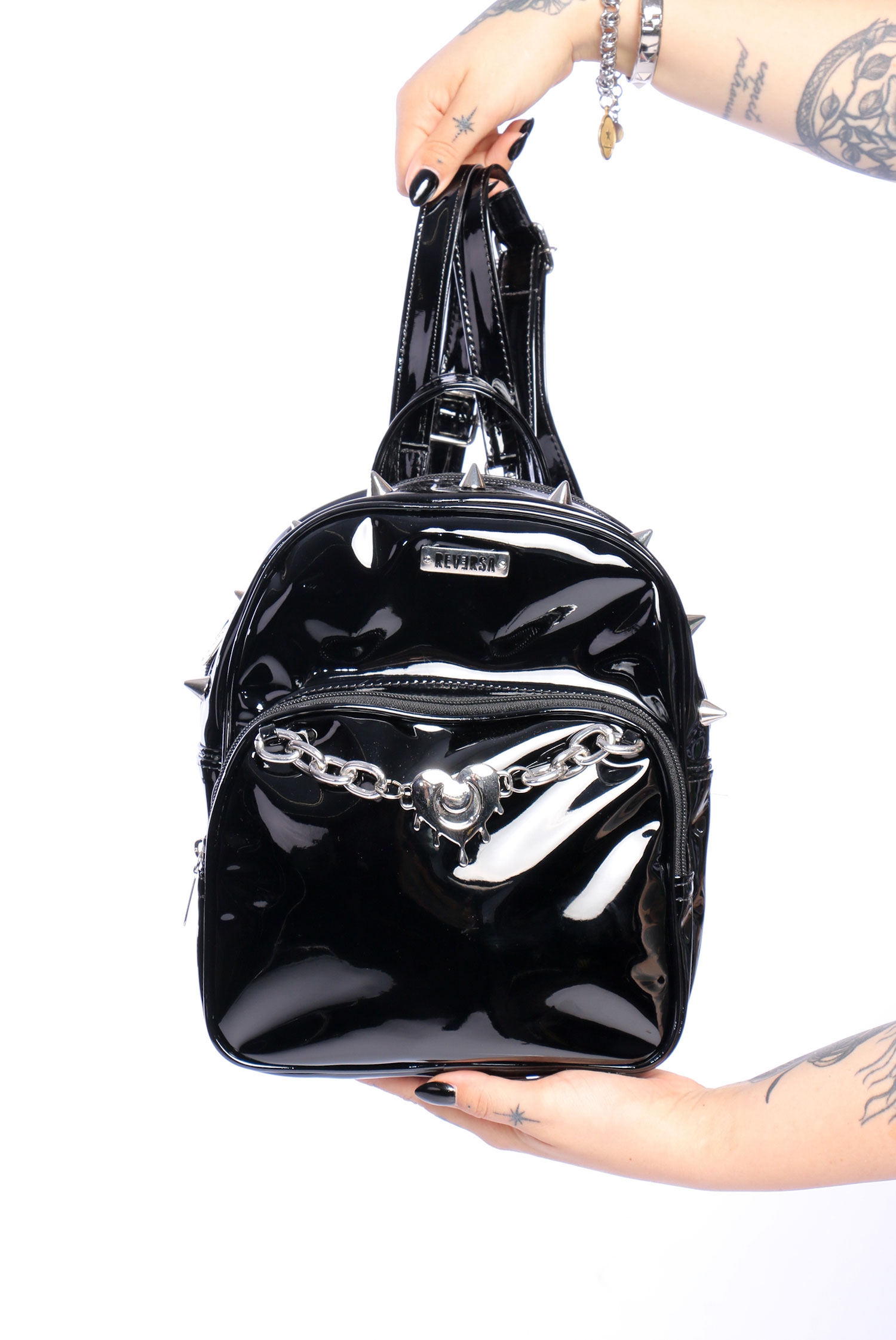 Mochila Spikes Verniz Preta MariMoon | Loja Reversa