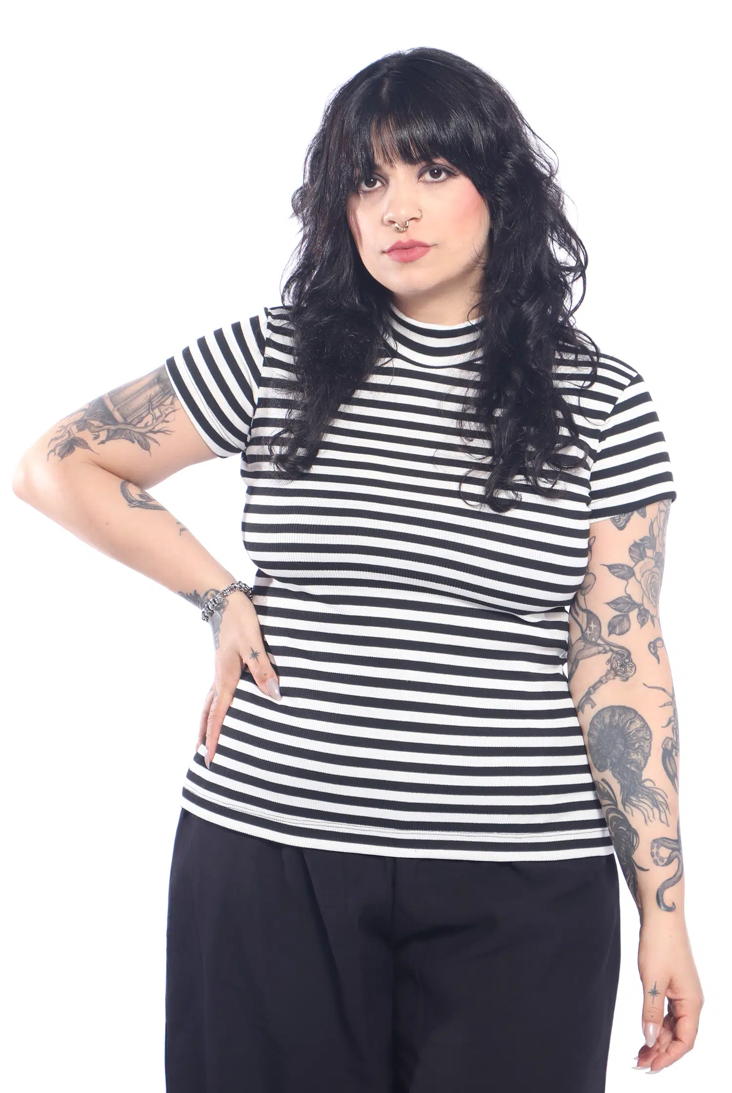 Blusa Gola Alta Listrada Preto e Branco Bloom - Imagem 1