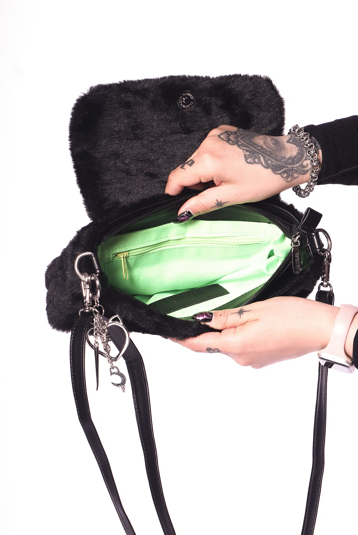 Bolsa Baguete Pelúcia Bad Kitty - Imagem 5